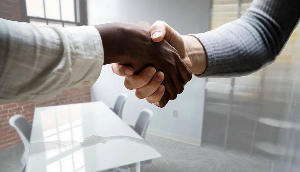 Maîtriser les techniques de persuasion pour convaincre les clients
