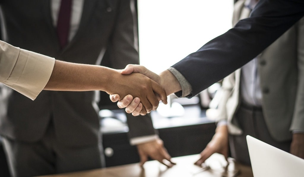 Maîtriser les techniques de persuasion pour convaincre les clients